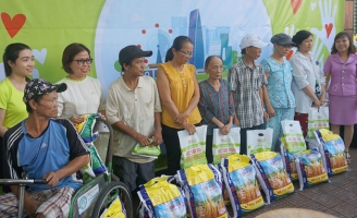 Hỗ trợ tiểu thương nghèo khó, bệnh tật