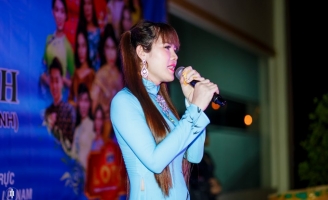 Hoa hậu Diễm Kyly lần đầu trổ tài ca hát trên sân khấu