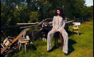 Hoa hậu H'Hen Niê “đạp gió