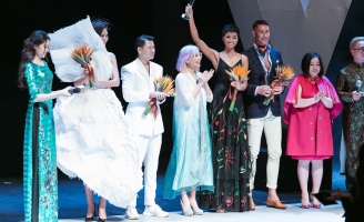 Hoa hậu H’Hen Niê được trao tặng danh hiệu tại Vietnam International Fashion Week