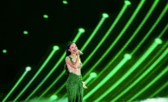 Hoa hậu H'Hen Niê hát mở màn tại sự kiện quy mô hàng ngàn khán giả 