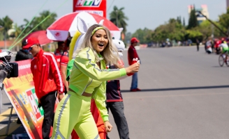 Hoa hậu H’hen Niê nổi bật ‘náo loạn’ đường đua tại Tam Kỳ Quảng Nam