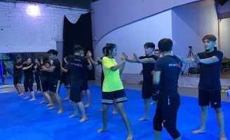  Hoa hậu H’Hen Nie tập võ cùng các võ sư 