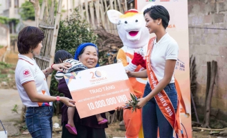 Hoa hậu H’Hen Niê trao trường mầm non tại tỉnh Lạng Sơn