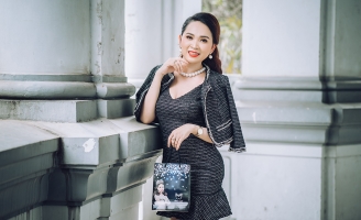 Hoa hậu Huyền Minh hóa quý cô sang trọng và thanh lịch