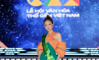 Hoa hậu Khánh Ngân rực rỡ tại khai mạc Lễ hội thổ cẩm Việt Nam – 2020
