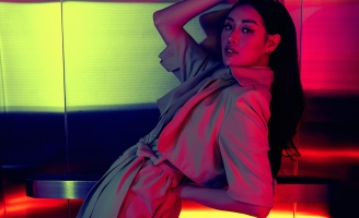 Hoa hậu Khánh vân khoe nhan sắc mới lạ trong bộ ảnh cá tính