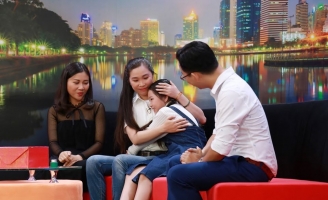 Hoài Phương Tiếu Lâm Tứ Trụ Nhí: “Bạn bè không chơi cùng và trêu chọc vì con không có ba”