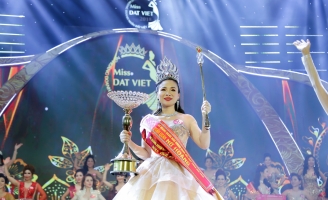 Hoàng Huệ đăng quang 