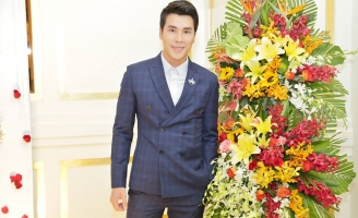 Hoàng Phi Kha bất ngờ xuất hiện với vẻ điển trai và lịch lãm tại sự kiện