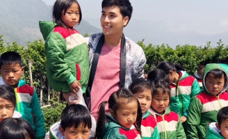 Hoàng Phi Kha vượt gần 2000 cây số đi làm từ thiện