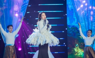 Hoàng Tâm Anh mở màn ấn tượng tại chung kết Hãy Nghe Tôi Hát 2025