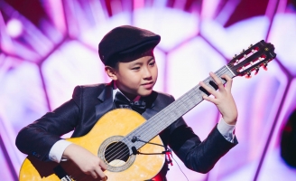 “Hoàng tử guitar” Hoàng Bảo lại khiến giám khảo đắm chìm trong không gian lãng mạn