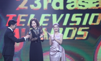 Hoàng Yến Chibi đẹp không tì vết trao giải “Nữ diễn viên chính xuất sắc nhất” cho Kim Nam Joo