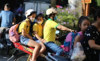 Học sinh lớp 1 háo hức tựu trường