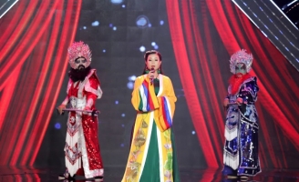 Hôn nhân viên mãn của quán quân Dương Hồng Loan với “mối tình đầu năm 16 tuổi”