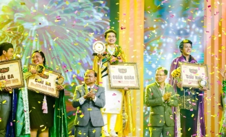 Hữu Đằng - học trò Minh Nhí giành quán quân Tiếu Lâm Tứ Trụ mùa 2