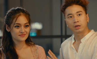 Karik bị gái ngoài hệ mặt trời thả thính