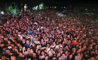 Khán giả Hà Nội cháy hết mình với đại nhạc hội IMC