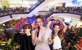 Khán giả lấp đầy 6 tầng lầu trong Live Concert của Hệ thống TMV Ngọc Dung 