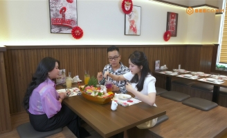 Kiều Chi phấn khích khi được Hoàng Rapper và Chen Ru Lu mời thưởng thức đại tiệc Nhật