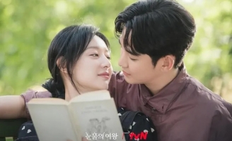 Kim Soo Hyun lại đăng ảnh hậu trường Queen of Tears!