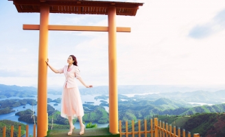 Kim Thanh Thảo giới thiệu điểm du lịch Hồ Tà Đùng với khán giả