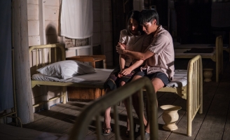 “Krasue: Nụ hôn ma quái” và cái chết kinh hoàng đến từ những khe cửa