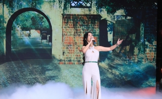 “Ký Ức Vui Vẻ”: Ca sĩ Hồng Nhung kể chuyện phá bỏ quy tắc đặt ra cho bản thân