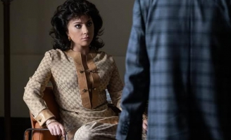  Lady Gaga và màn hóa thân thành “góa phụ đen” ấn tượng