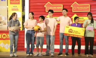 Lâm Vỹ Dạ – Hứa Minh Đạt cùng hai con hết mình vì trẻ mồ côi