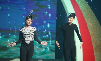 Lấy chủ đề về con người và nước thí sinh này đã khiến Hoàng Mèo khóc nức