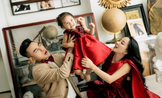 Lê Dương Bảo Lâm chăm con, bán hàng online phụ vợ trong giai đoạn dịch Covid-19