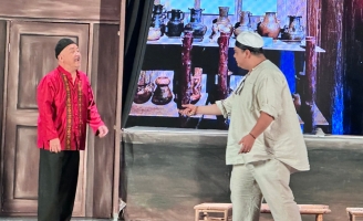 Lê Nam lấy hết nét duyên của mình 