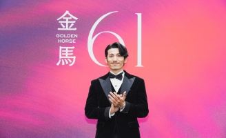 Liên Bỉnh Phát thần thái tại thảm đỏ LHP Kim Mã