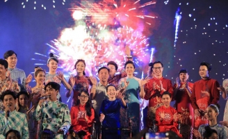 Lộng lẫy đêm tôn vinh Đại sứ Áo dài Việt Nam