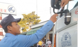 'Luật ngầm' ở bến phà Vàm Cống