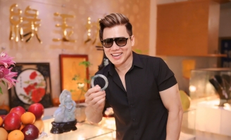 Lưu Chí Vỹ vinh dự gặp gỡ Phó Chủ Tịch Hội Ngọc Quý Đài Loan