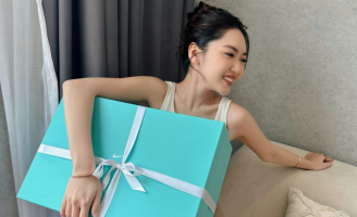 Lý do fan sneakers xuýt xoa trước video ‘đập hộp’ mới của Chloe Nguyễn