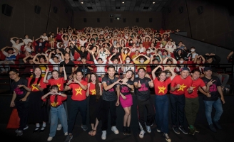 Lý Hải hồi hộp đứng xem phản ứng khán giả trong chuyến cinetour