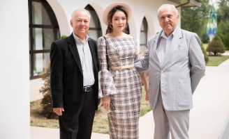 Lý Nhã Kỳ chính thức công du Rumani sau khi trở thành 