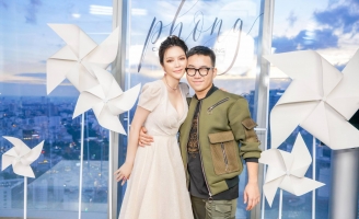 Lý Nhã Kỳ cực thân thiết với Chung Thanh Phong tại sự kiện