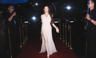 Lý Nhã Kỳ đeo kim cương 2 tỷ đồng, nổi bật tại AVIFW 2025