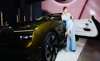 Lý Nhã Kỳ diện 5 tỷ đến dự sự kiện ra mắt Rolls-Royce Spectre
