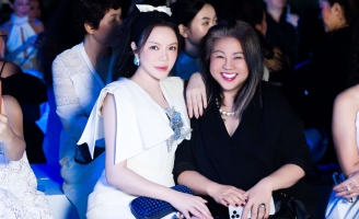 Lý Nhã Kỳ gây sốt với thiết kế White Ice Queen