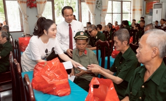 Lý Nhã Kỳ ghé thăm Trung tâm Điều dưỡng Thương binh và Người có công ở Vũng Tàu