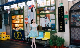 Lý Nhã Kỳ khoe thần thái 