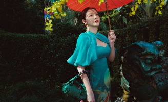 Lý Nhã Kỳ kiêu sa trong BST áo dài Tết 2025