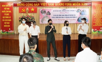Lý Nhã Kỳ, Ngọc Sơn, Phương Thanh, Quốc Đại,... tri ân lực lượng hỗ trợ chống dịch 