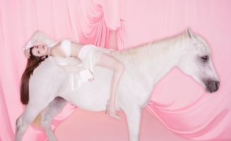 Lý Nhã Kỳ sexy quyến rũ hết nấc, lấp ló bikini gợi cảm